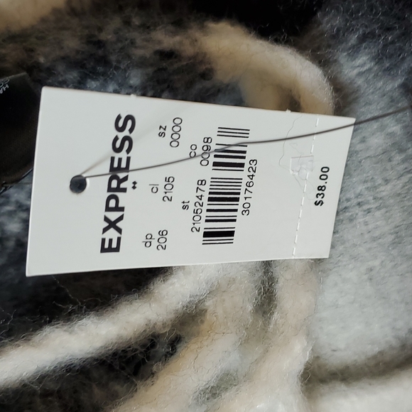 Express black and withe buffalo plaid scarf - Picture 5 of 7